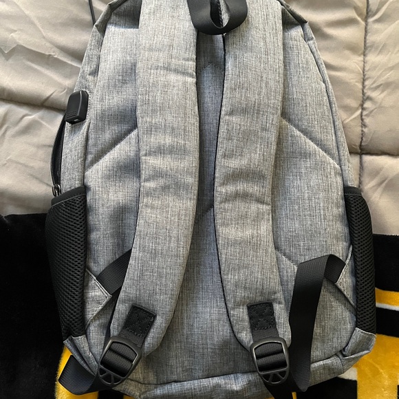 Mancro Laptop/bookbag - Picture 6 of 17